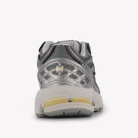 New Balance P1906 Unisex Sneakers in Donker Grijs