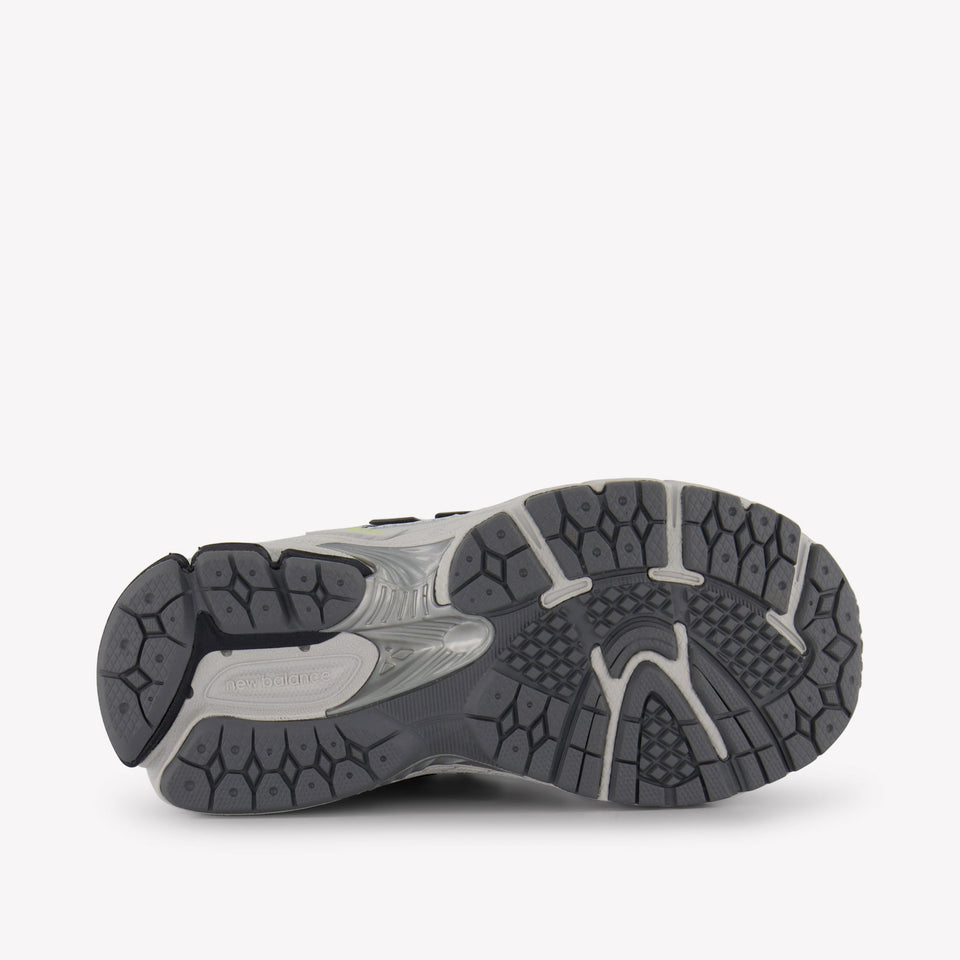 New Balance P1906 Unisex Sneakers in Zilver