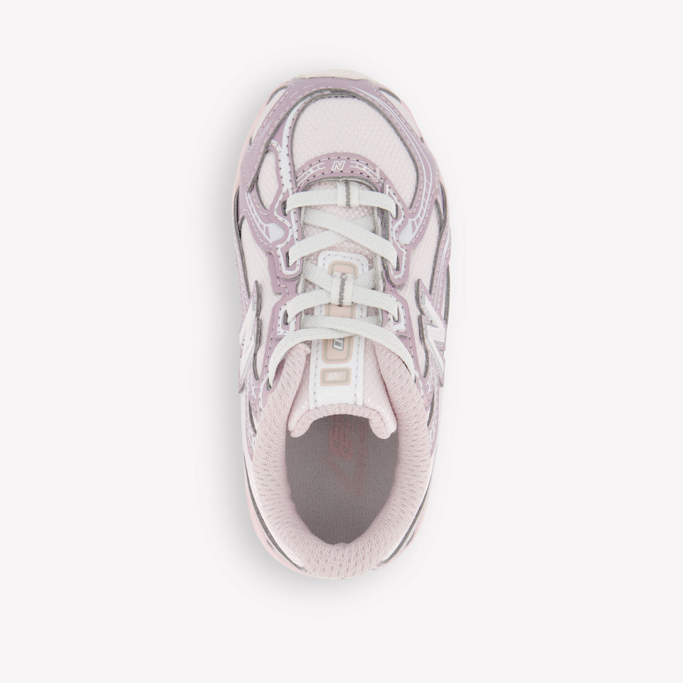 New Balance I740 Unisex Sneakers in Licht Roze