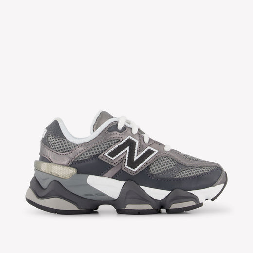 New Balance P9060 Unisex Sneakers in Donker Grijs