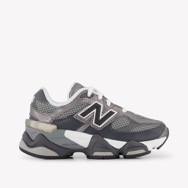 New Balance P9060 Unisex Sneakers in Donker Grijs