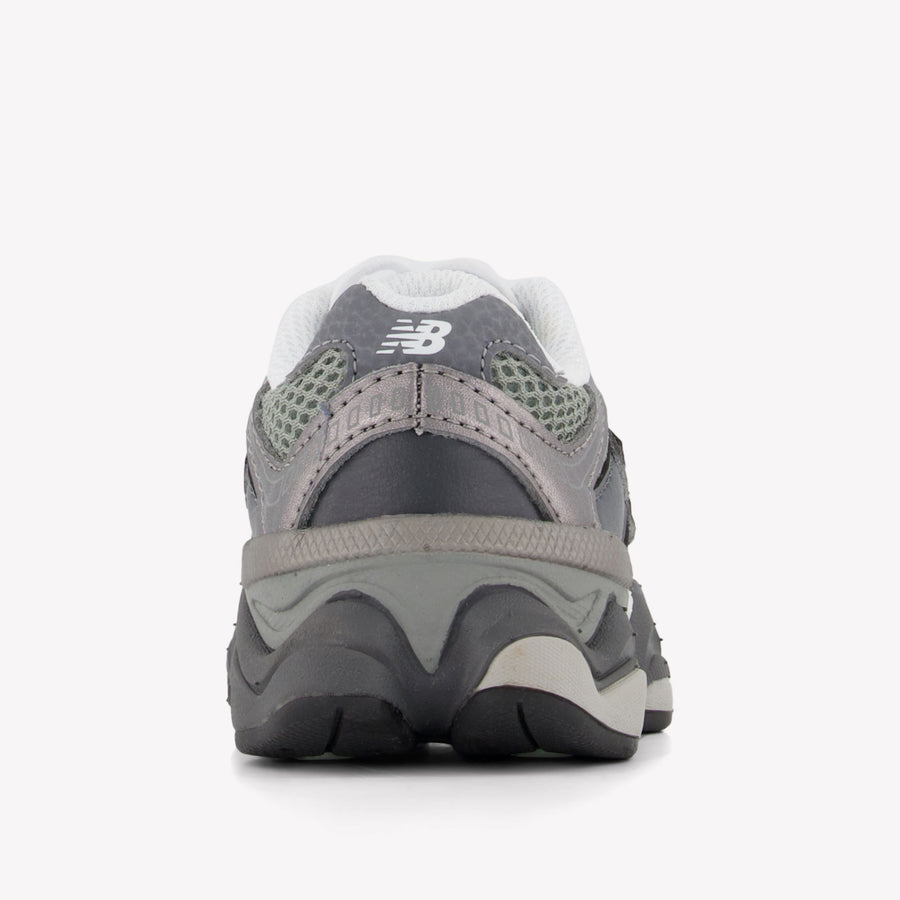 New Balance I9060 Unisex Sneakers in Donker Grijs