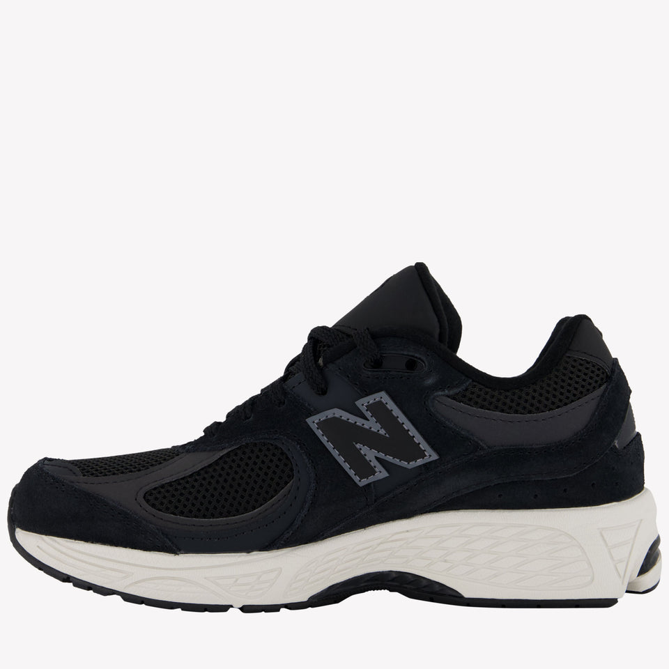 New Balance 2002 Unisex Sneakers in Black