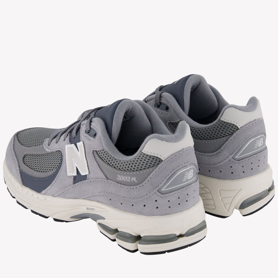 New Balance 2002 Unisex Sneakers in Gray