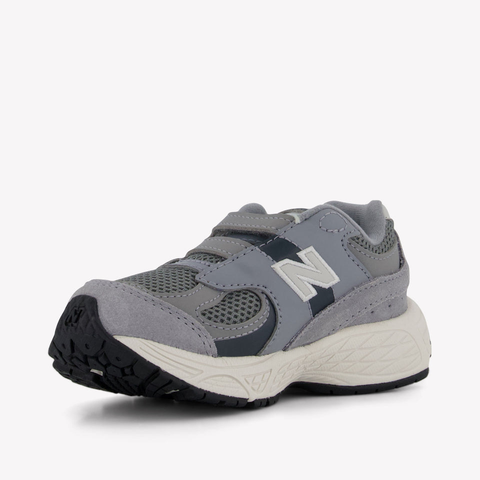 New Balance 2002 Unisex Sneakers in Gray