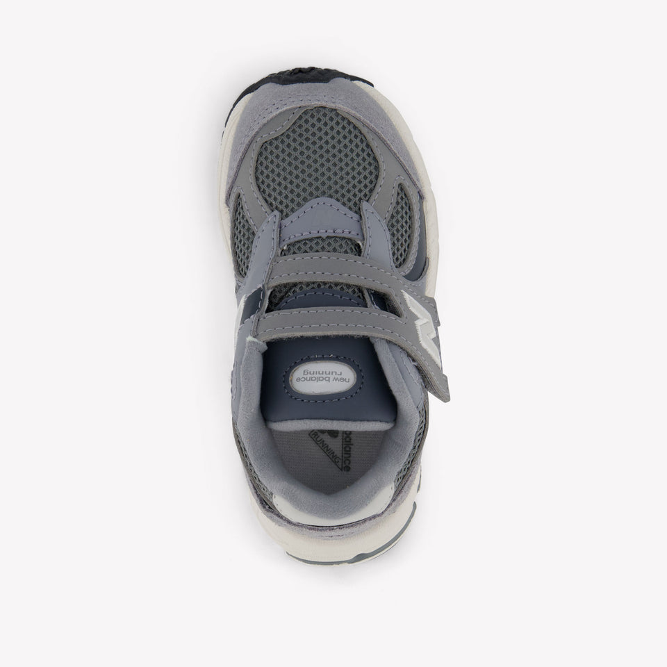 New Balance 2002 Unisex Sneakers in Gray