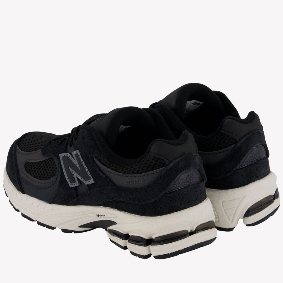 New Balance 2002 Unisex Sneakers in Black