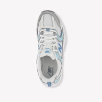 New Balance GR530 Unisex Sneakers in Licht Blauw
