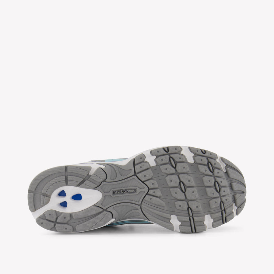 New Balance GR530 Unisex Sneakers in Licht Blauw