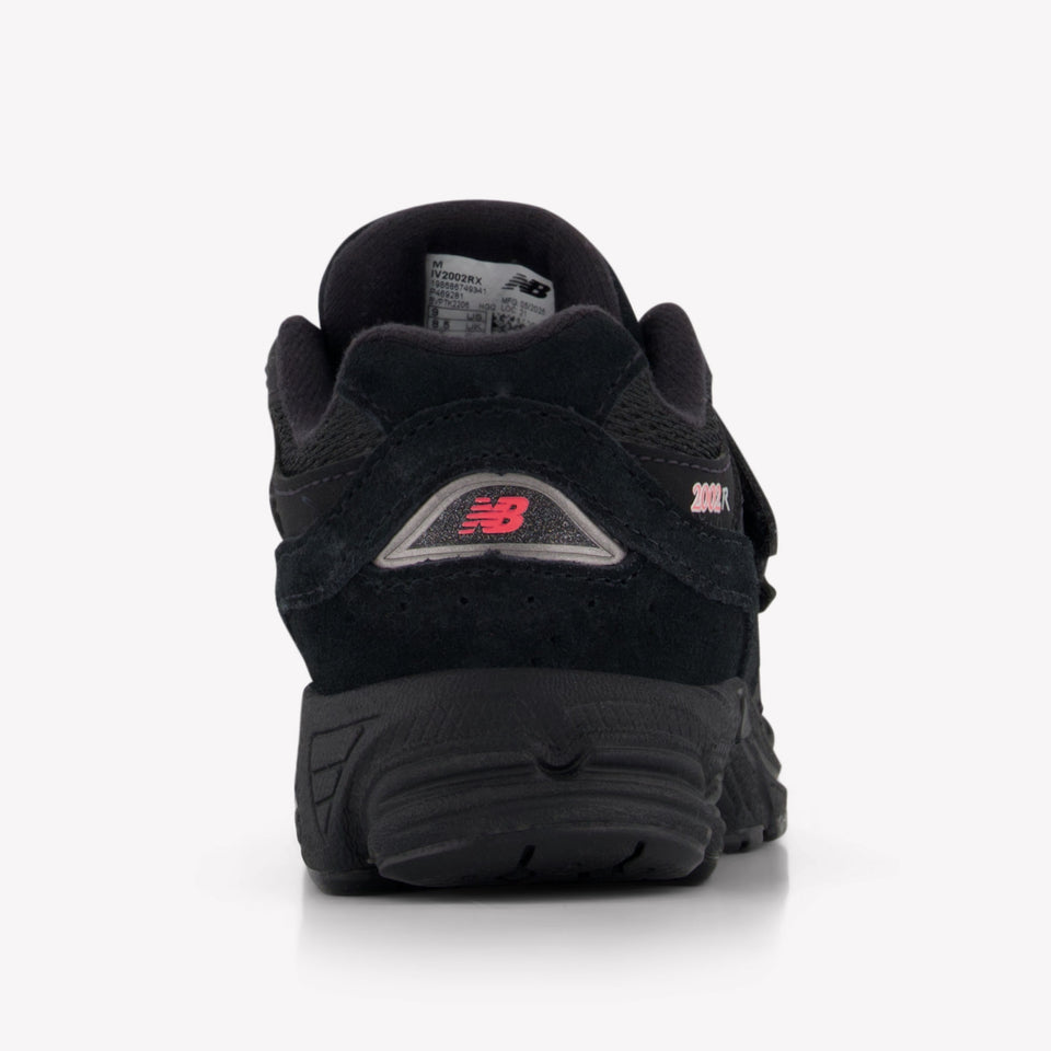New Balance IV2002 Unisex Sneakers in Zwart