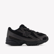 New Balance IZ740 Unisex Sneakers in Zwart