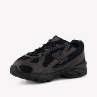 New Balance IZ740 Unisex Sneakers in Zwart