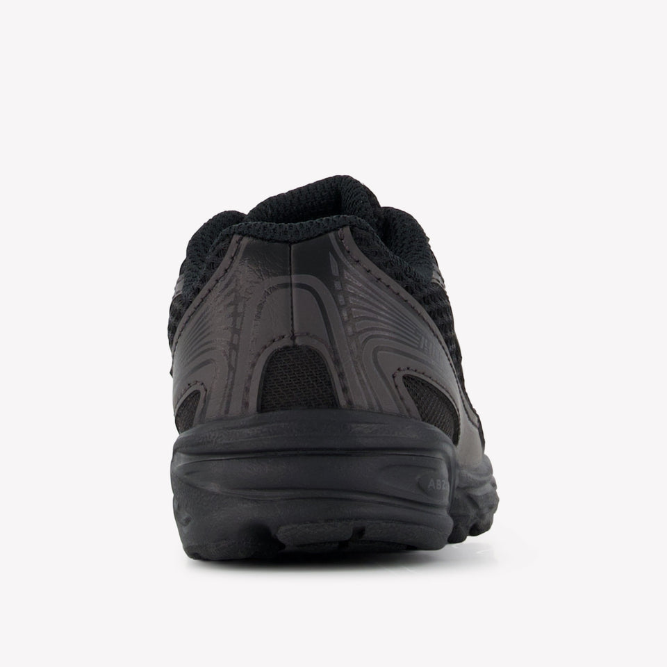 New Balance IZ740 Unisex Sneakers in Zwart