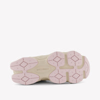 New Balance GC9060 Unisex Sneakers in Licht Roze